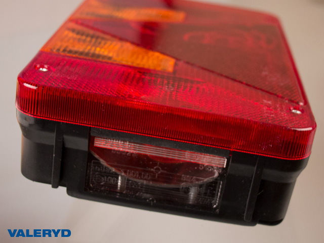 Tail light Radex 5800 Right 220x140x60 with number plate light, fog light. Bayonet connection 